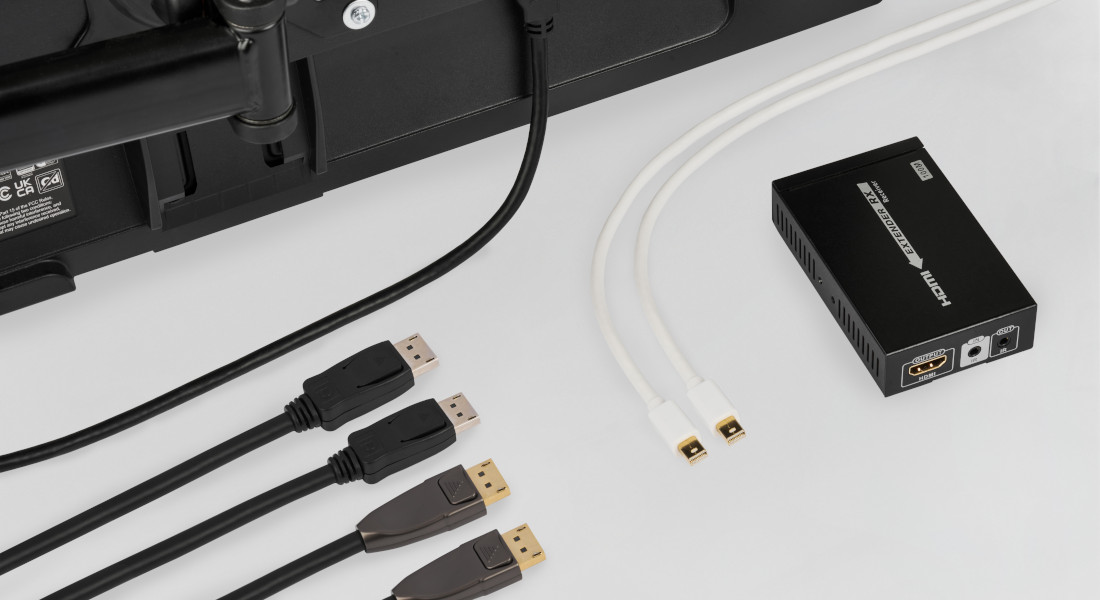 DisplayPort- og mini DisplayPort-kabel i brug med skærm og HDMI-extender - professionel AV-kabelløsning fra EFB-Elektronik for højeste signalkvalitet