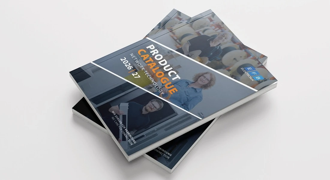 EFB-Elektronik produktkatalog 2026 i en stak