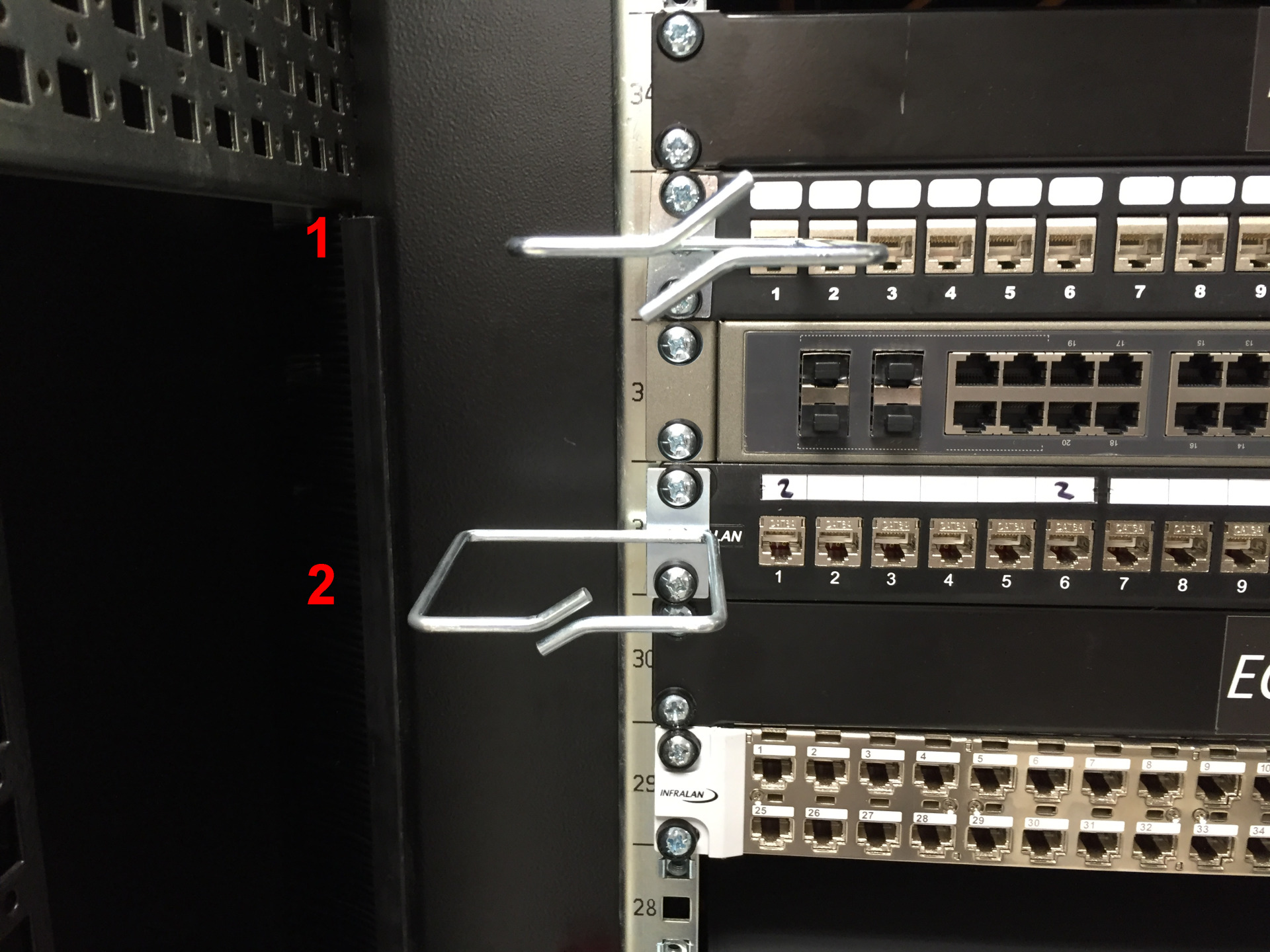 Cable Routing Bracket 80 x 80 mm with Lateral Offset Mounting Plate