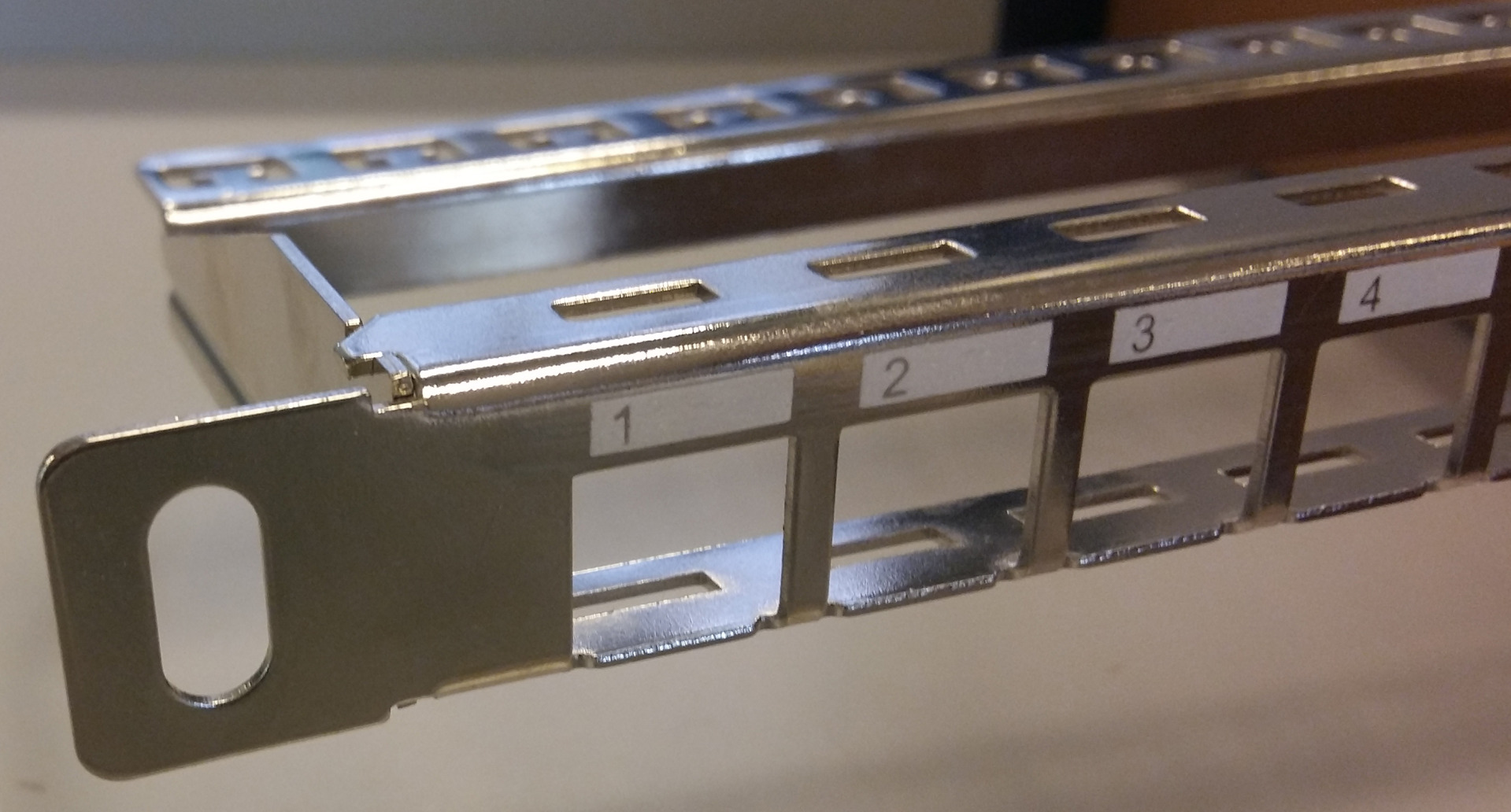 InfraLan Patchpanel 0,5U for 24 x Keystones silver metallic