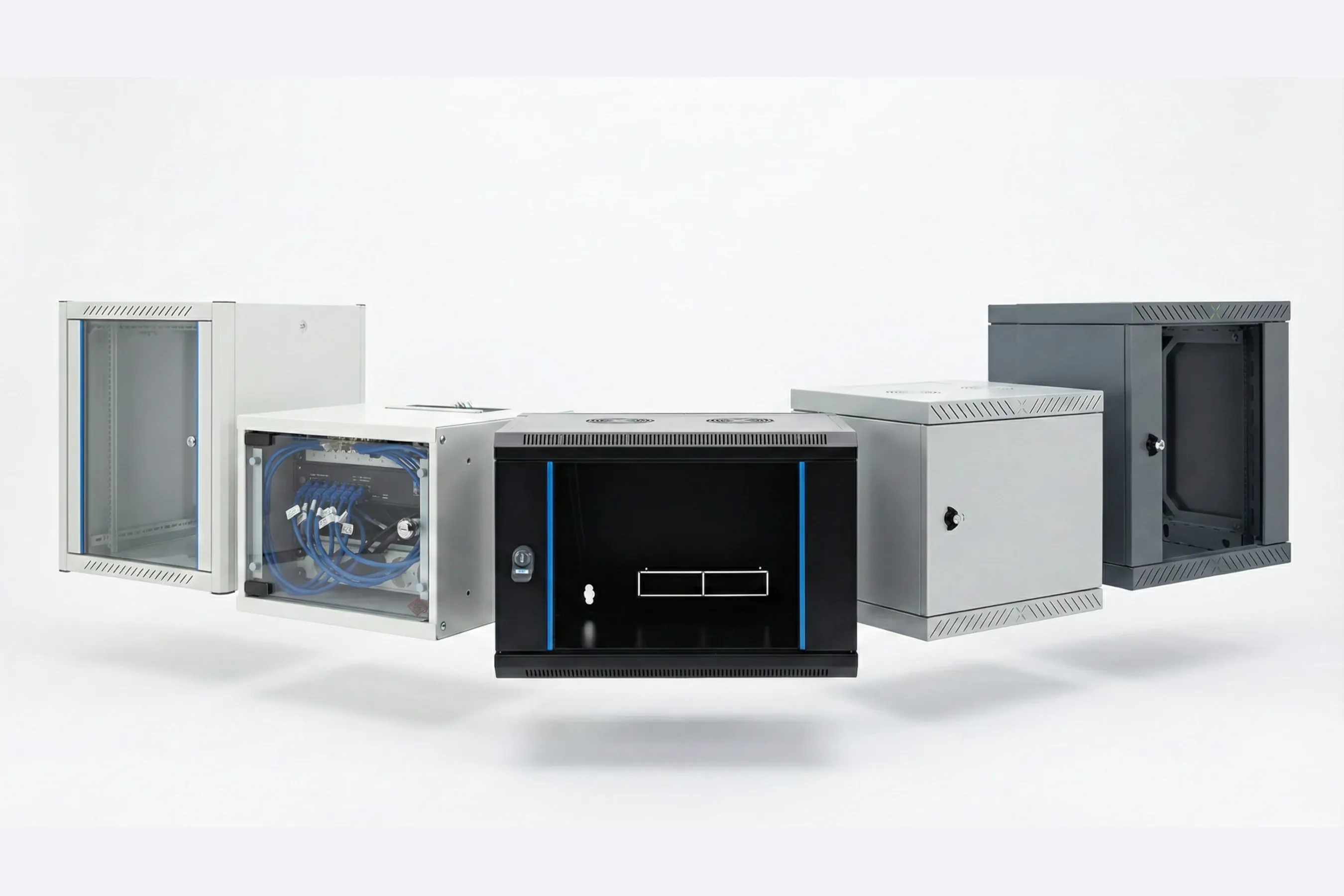 19-tommers vægmonterede kabinetter i forskellige størrelser og udførelser, nogle med glasdør og indbygget netværksudstyr, til struktureret IT-infrastruktur