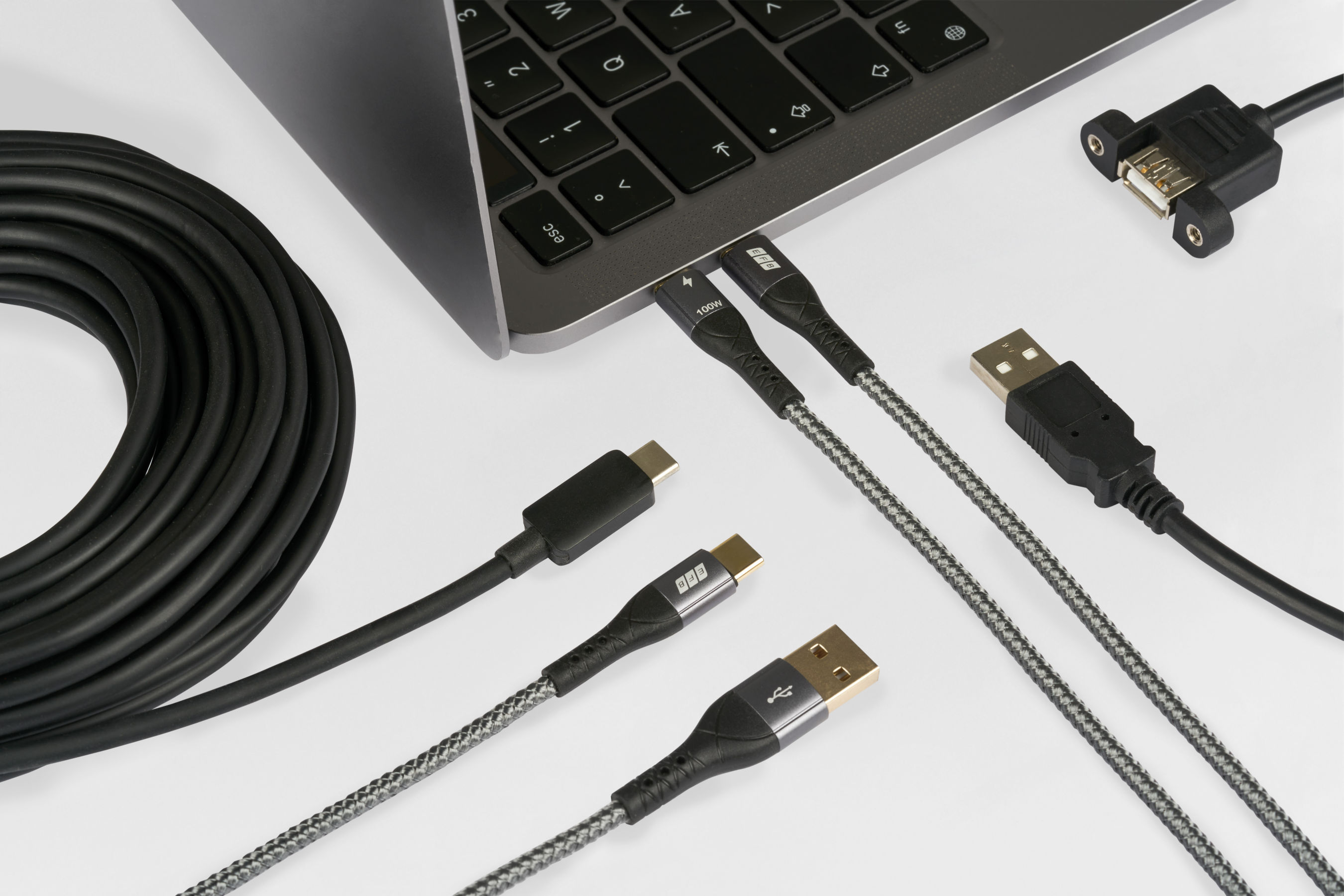 EFB-Elektronik USB-kabler og -adaptere - USB-C- og USB-A-forbindelser af høj kvalitet til dataoverførsel og strømforsyning til bærbare computere og perifere enheder