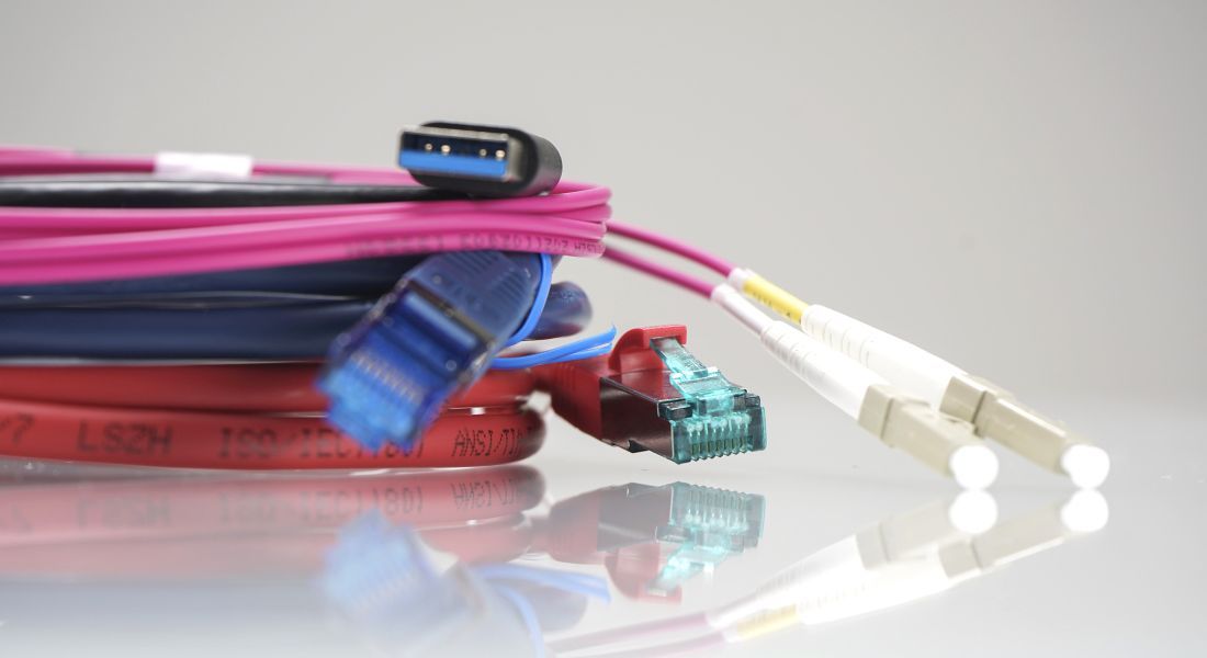 Køb kabler og adaptere online hos eksperten | EFB Nordic